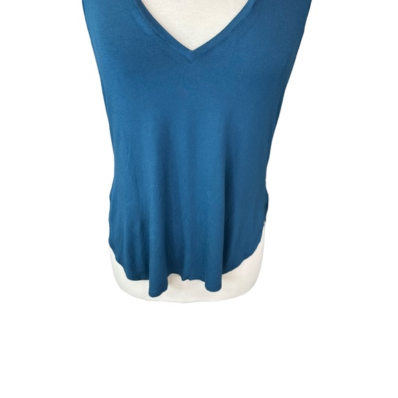 Babaton Artizia Tank Top Womens Sleeveless Stretch V Neck Blouse Blue Small - Picture 3 of 10
